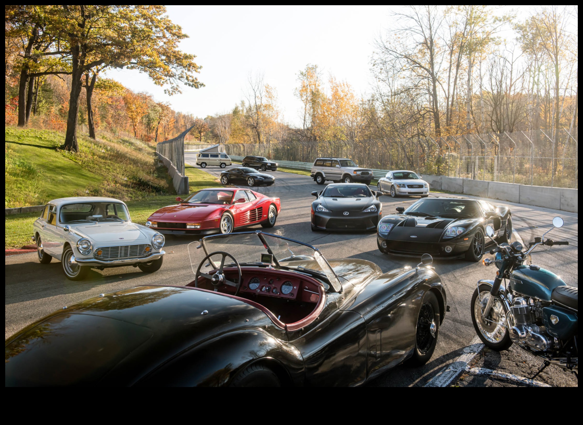 Rolling Antiques: Mașini și motociclete de epocă fac istorie